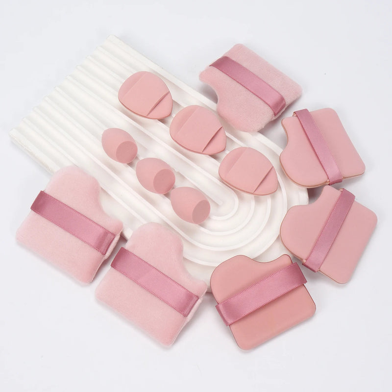 Conjunto de 12 esponjas de maquiagem multiuso, composto por 3 esponjas de pó soltas, 3 mini esponjas de ar, 3 ovos de beleza e 3 mini esponjas de beleza